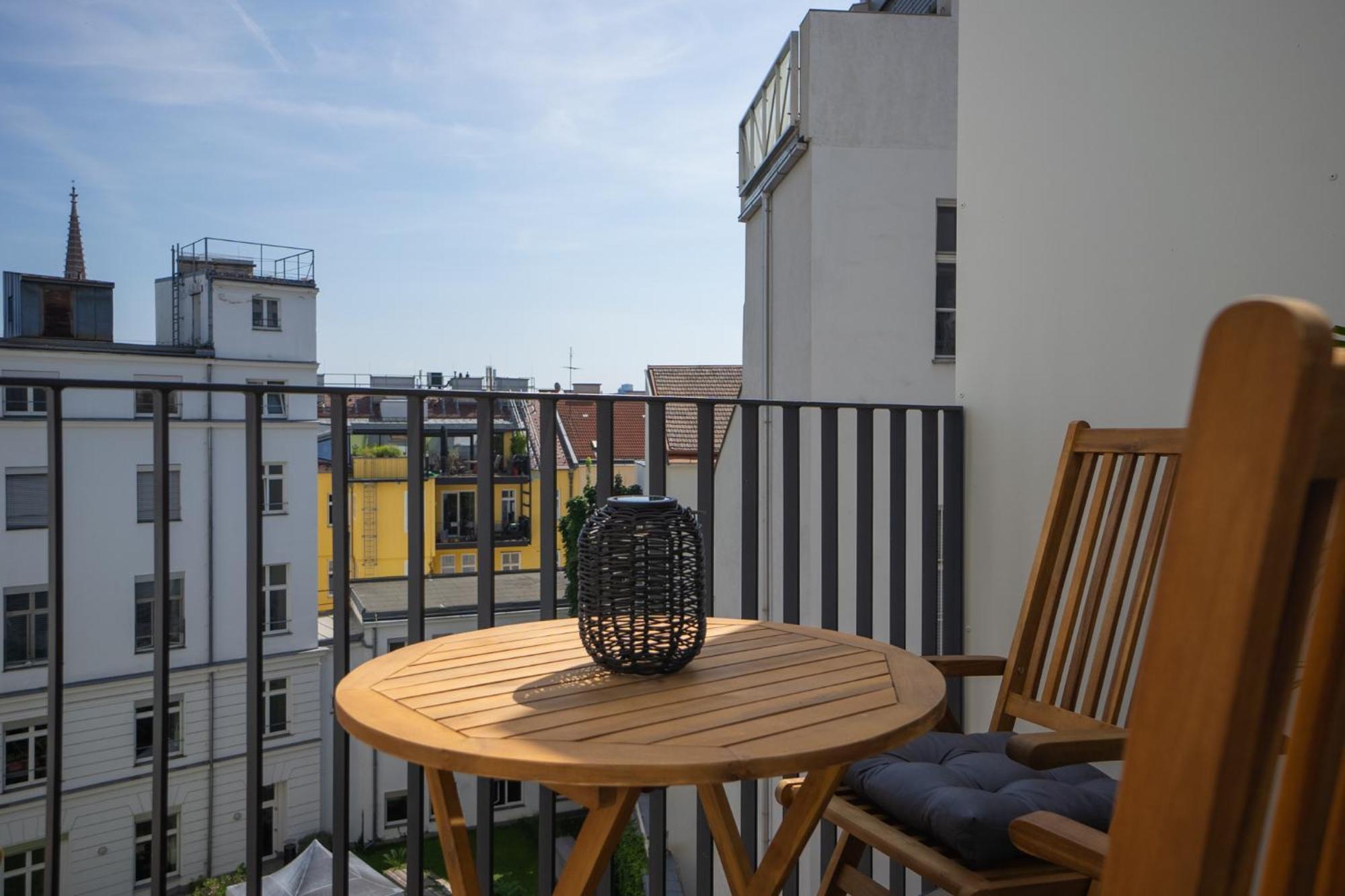 Bright Stylish Apartment With A Balcony In A Top Location Вена Экстерьер фото