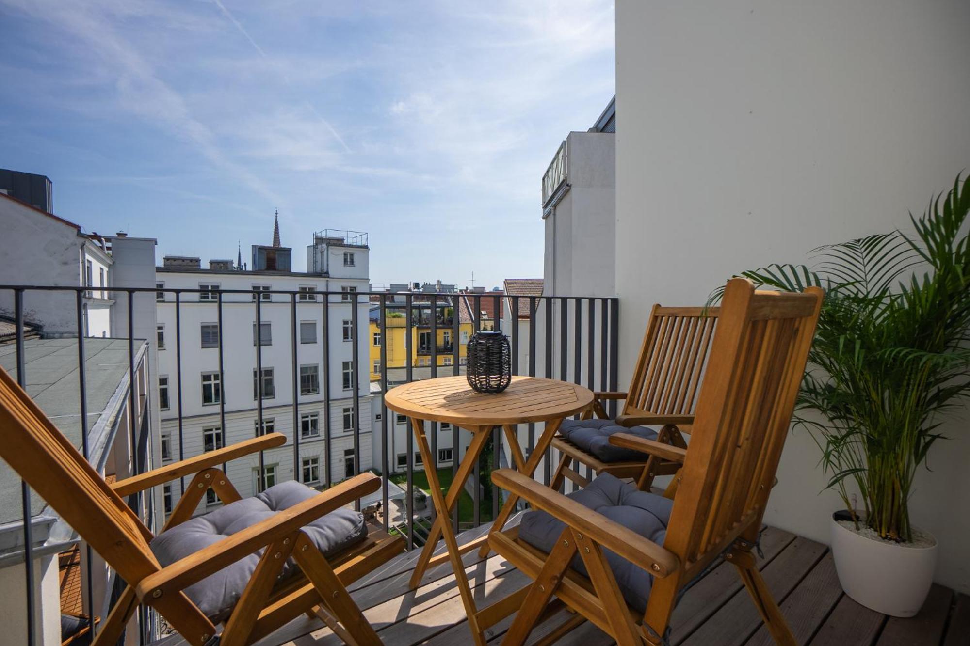 Bright Stylish Apartment With A Balcony In A Top Location Вена Экстерьер фото